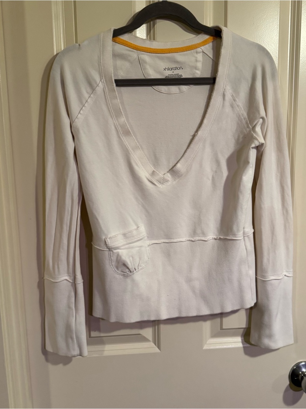Xhilaration White V-Neck Long Sleeve Pullover with Pocket